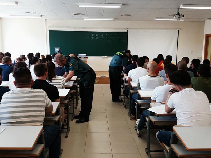 Examinándose de la oposición a Guardia Civil